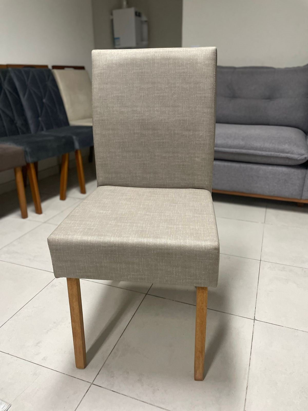 Kit 2 Cadeiras Lara Imbuia Mel Linho Bege 74 – AVALON DECOR - Imagem 2