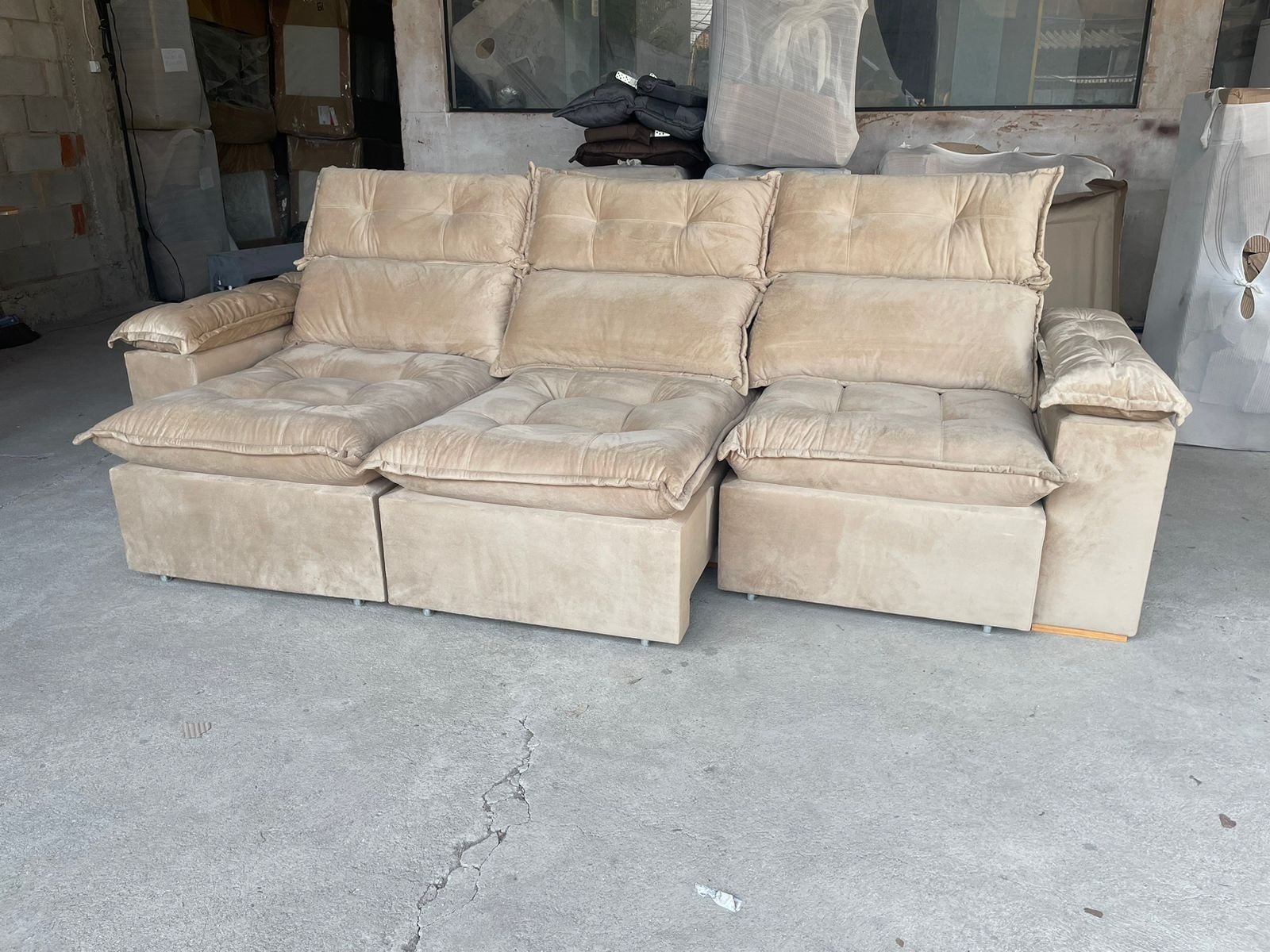 Sofá Retrátil e Reclinável Imperial 2,75 m Veludo Jolie Bege 03 – IMPERIAL DECOR - Imagem 4