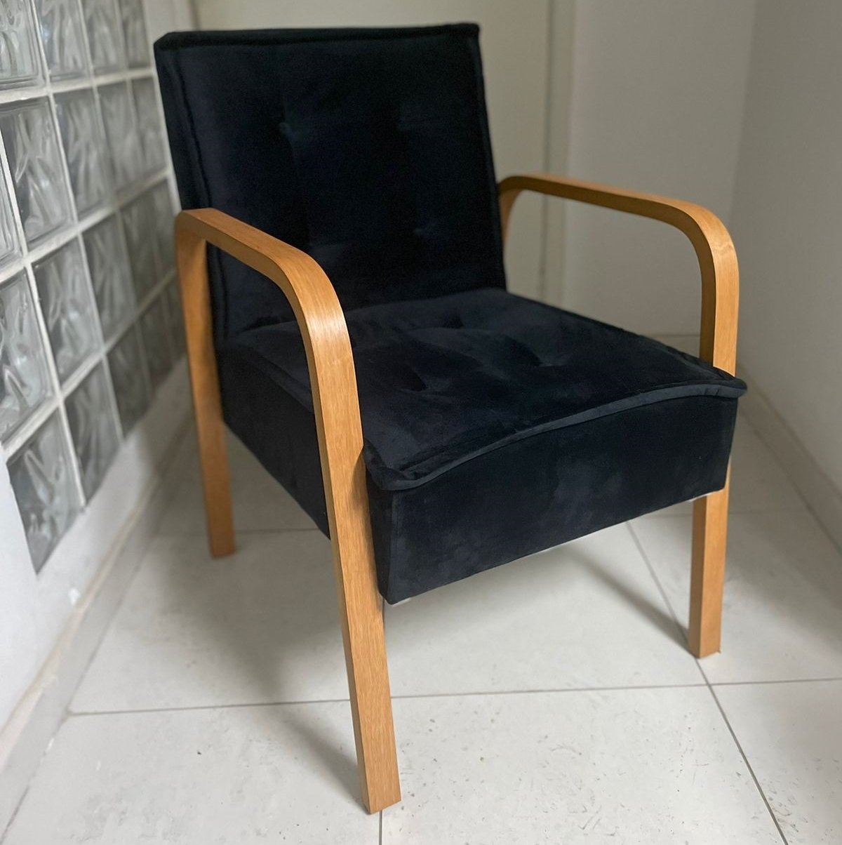 Poltrona Ester Veludo Preto - PL ESTOFADOS
