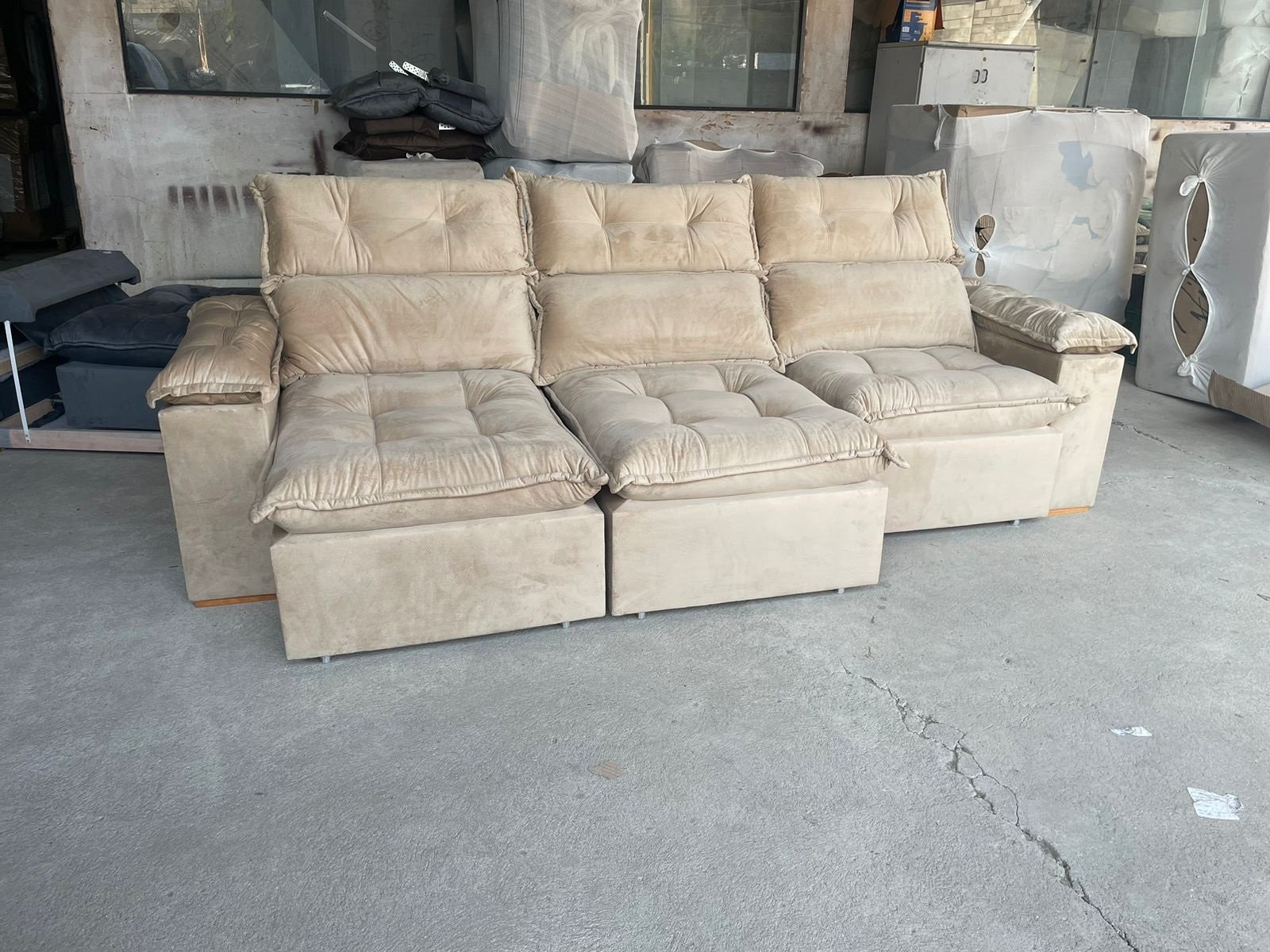 Sofá Retrátil e Reclinável Imperial 2,75 m Veludo Jolie Bege 03 – IMPERIAL DECOR - Imagem 5